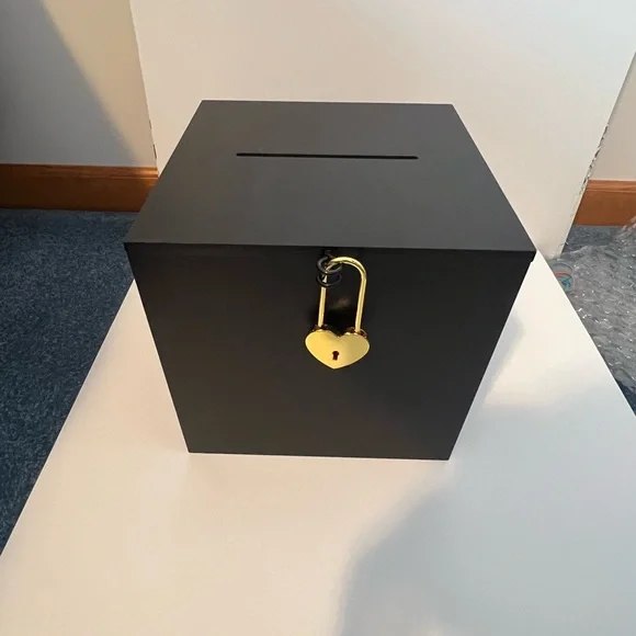 Black card Box with Lock - Picture 2 of 2